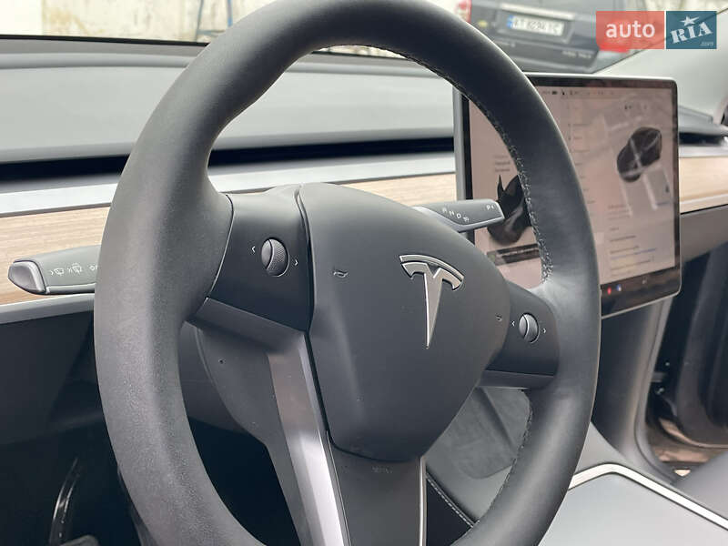 Позашляховик / Кросовер Tesla Model Y 2024 в Івано-Франківську