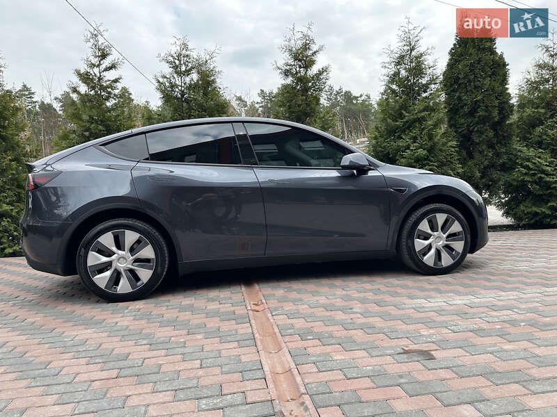 Внедорожник / Кроссовер Tesla Model Y 2024 в Киеве