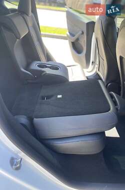 Позашляховик / Кросовер Tesla Model Y 2023 в 