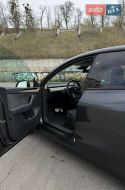 Внедорожник / Кроссовер Tesla Model Y 2024 в 