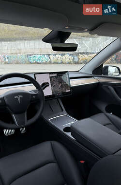 Внедорожник / Кроссовер Tesla Model Y 2024 в 