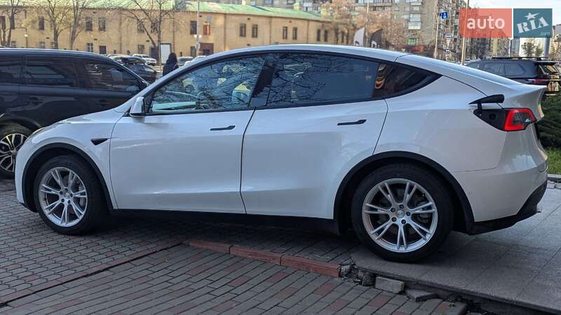 Внедорожник / Кроссовер Tesla Model Y 2021 в 