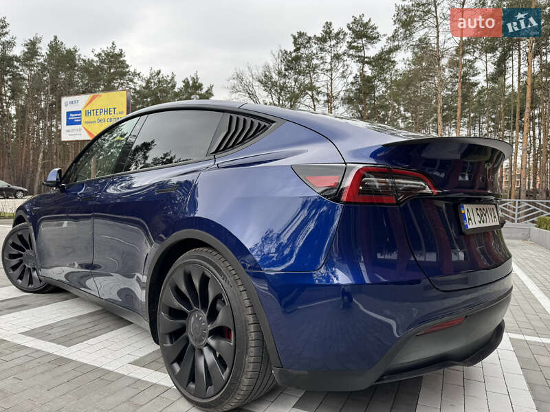 Внедорожник / Кроссовер Tesla Model Y 2023 в Киеве