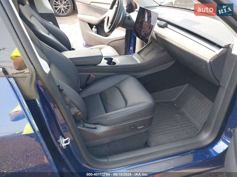 Внедорожник / Кроссовер Tesla Model Y 2023 в Киеве
