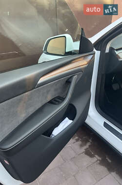 Внедорожник / Кроссовер Tesla Model Y 2023 в 
