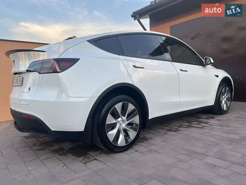 Внедорожник / Кроссовер Tesla Model Y 2023 в Ивано-Франковске
