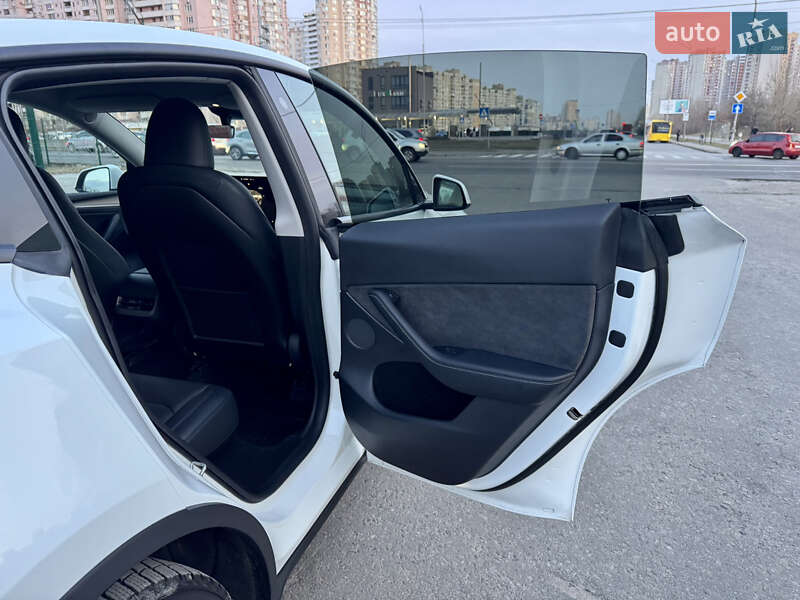 Позашляховик / Кросовер Tesla Model Y 2022 в Києві