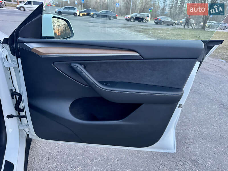 Позашляховик / Кросовер Tesla Model Y 2022 в Києві