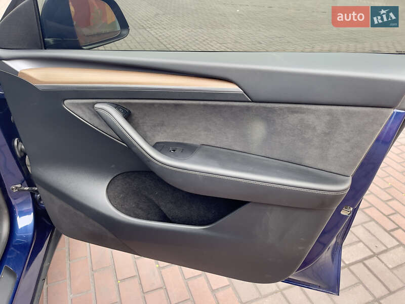 Внедорожник / Кроссовер Tesla Model Y 2023 в Каменском