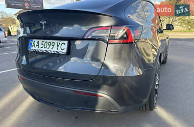 Позашляховик / Кросовер Tesla Model Y 2024 в 