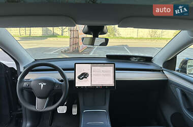 Позашляховик / Кросовер Tesla Model Y 2024 в 