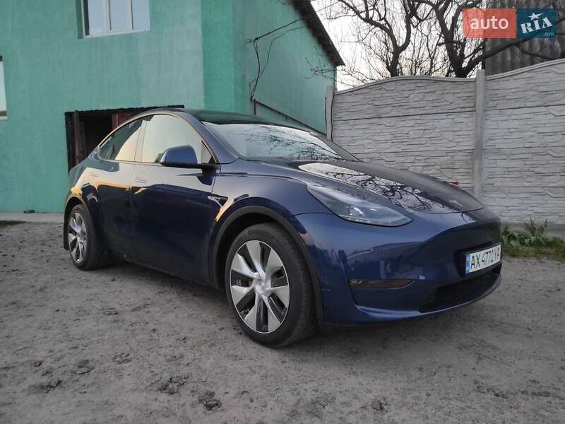 Tesla Model Y 2023