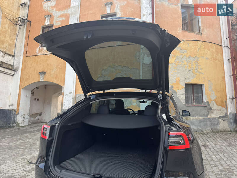 Внедорожник / Кроссовер Tesla Model Y 2022 в Дубно