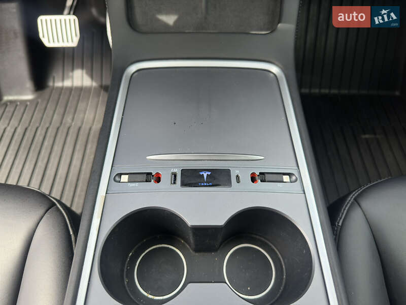 Позашляховик / Кросовер Tesla Model Y 2021 в Житомирі