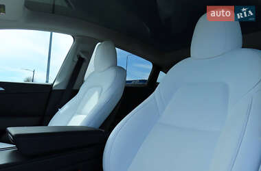 Внедорожник / Кроссовер Tesla Model Y 2022 в 