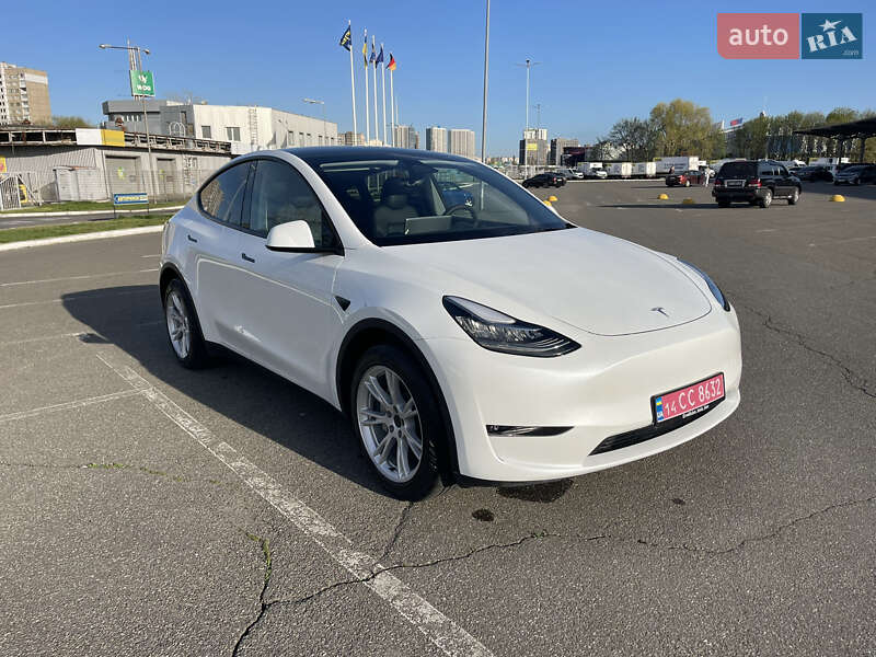 Внедорожник / Кроссовер Tesla Model Y 2023 в Киеве