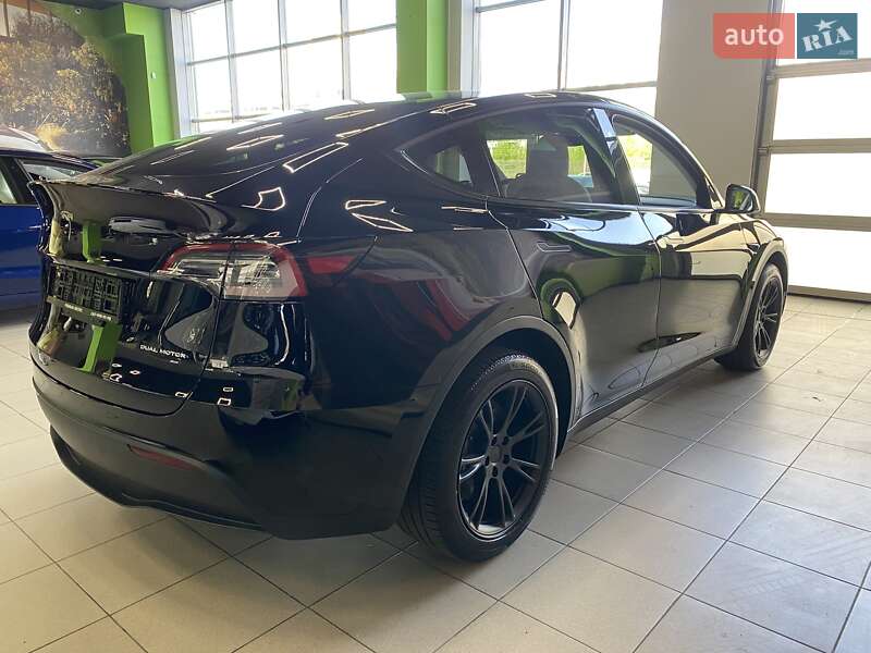Позашляховик / Кросовер Tesla Model Y 2024 в Києві