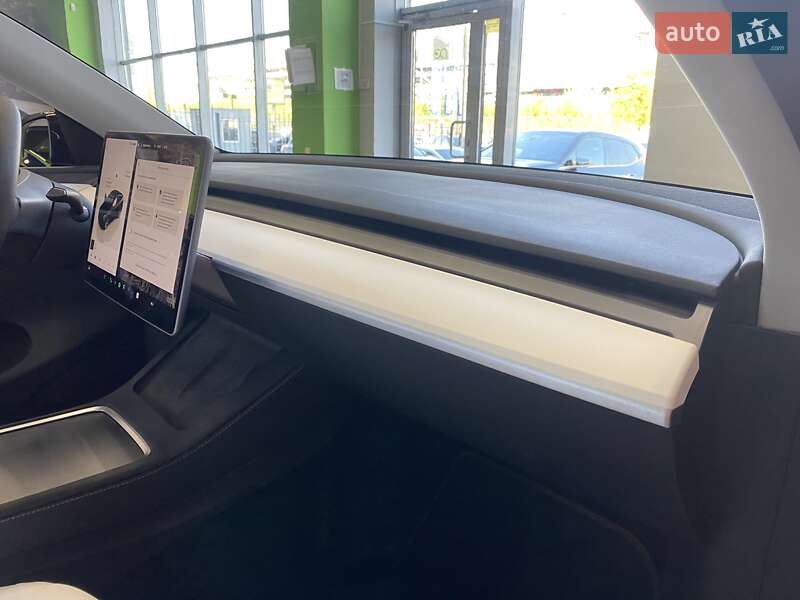 Позашляховик / Кросовер Tesla Model Y 2024 в Києві