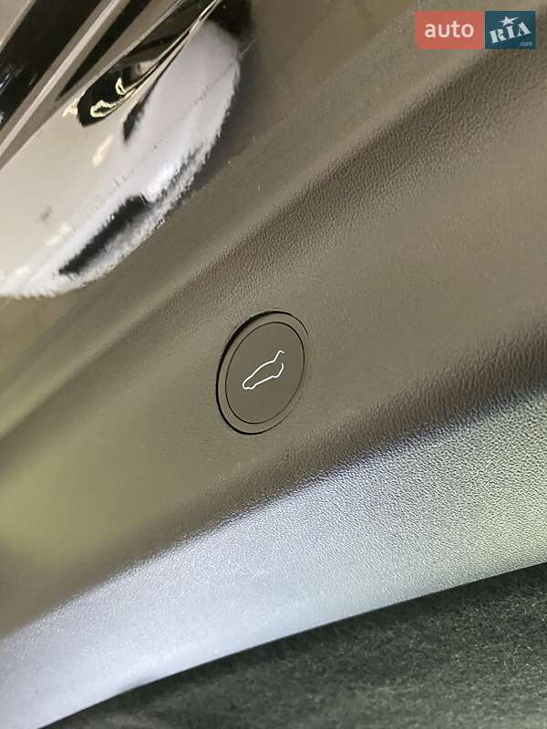 Позашляховик / Кросовер Tesla Model Y 2024 в Києві