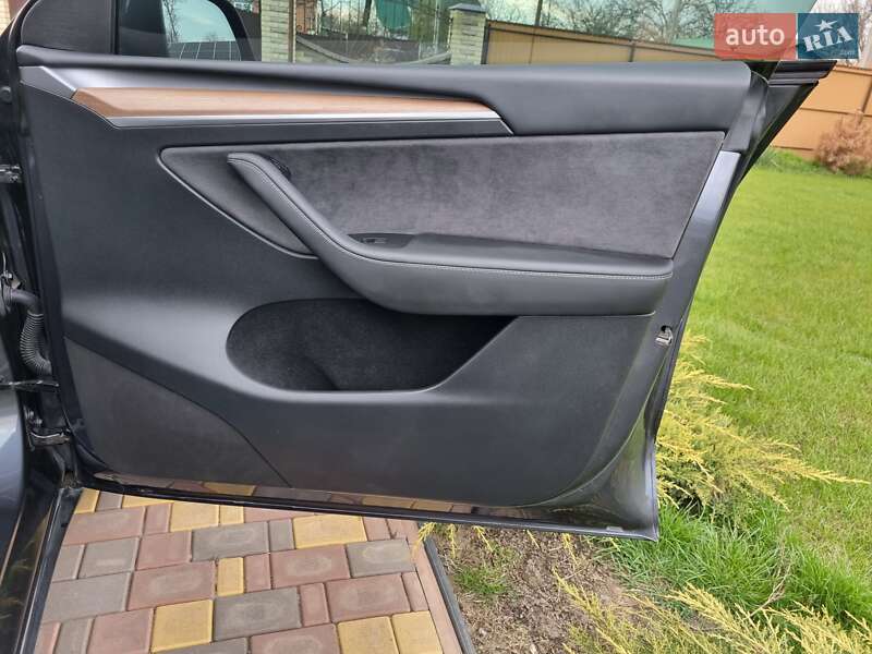 Внедорожник / Кроссовер Tesla Model Y 2023 в Новомосковске