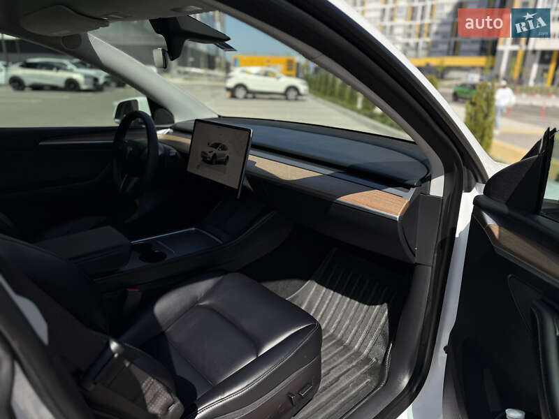 Внедорожник / Кроссовер Tesla Model Y 2022 в Киеве