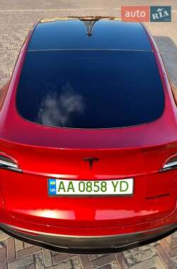 Позашляховик / Кросовер Tesla Model Y 2024 в 