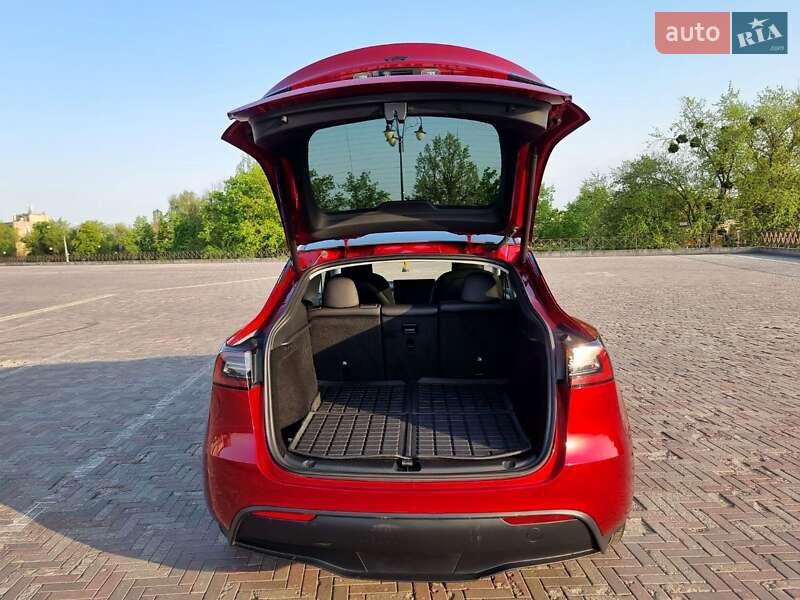Позашляховик / Кросовер Tesla Model Y 2024 в Києві