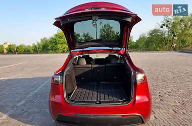 Позашляховик / Кросовер Tesla Model Y 2024 в 