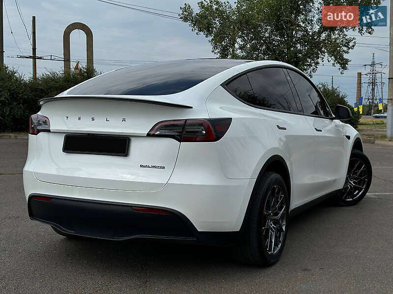 Внедорожник / Кроссовер Tesla Model Y 2023 в Киеве