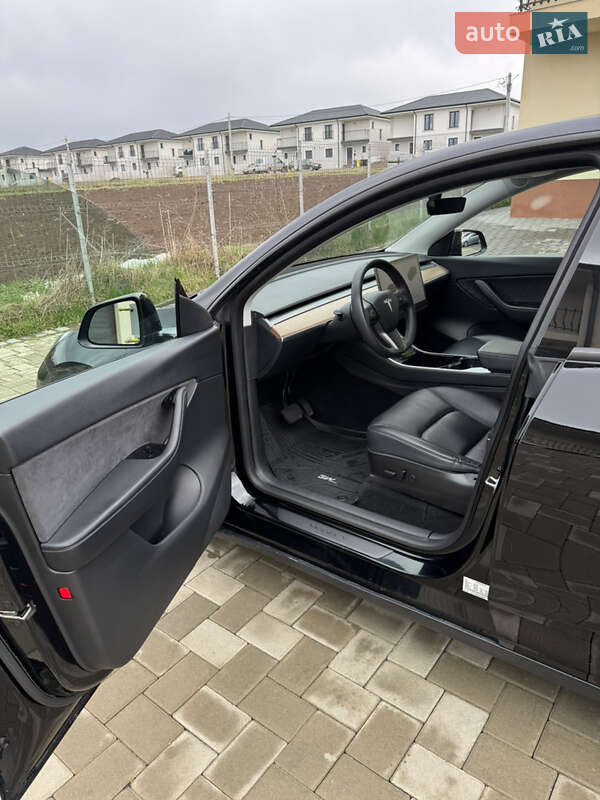 Позашляховик / Кросовер Tesla Model Y 2020 в Чернівцях