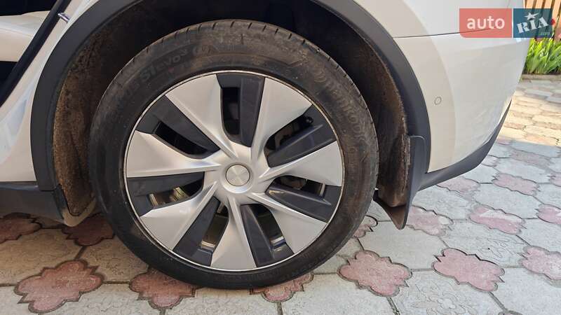 Внедорожник / Кроссовер Tesla Model Y 2021 в Львове