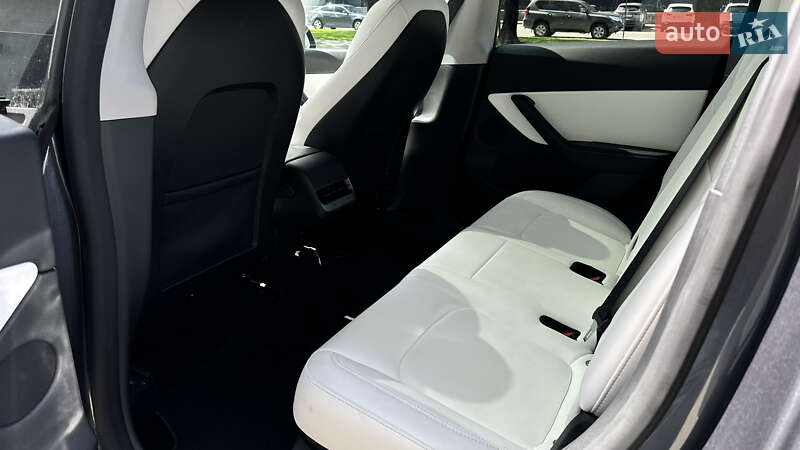 Позашляховик / Кросовер Tesla Model Y 2021 в Ужгороді