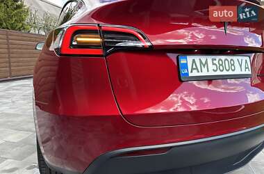 Позашляховик / Кросовер Tesla Model Y 2024 в 