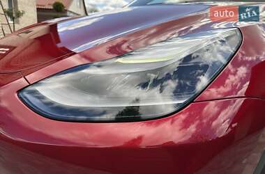 Позашляховик / Кросовер Tesla Model Y 2024 в 
