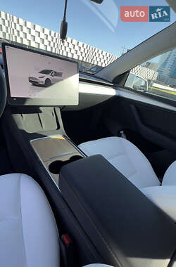 Внедорожник / Кроссовер Tesla Model Y 2024 в 