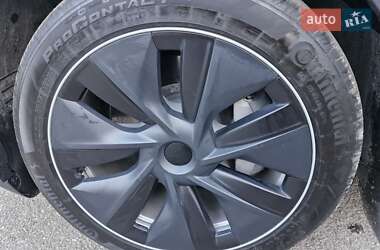 Внедорожник / Кроссовер Tesla Model Y 2023 в 