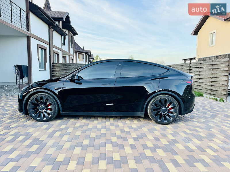 Внедорожник / Кроссовер Tesla Model Y 2023 в Киеве