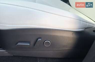 Внедорожник / Кроссовер Tesla Model Y 2020 в 