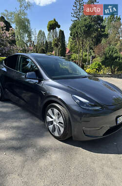 Позашляховик / Кросовер Tesla Model Y 2024 в 