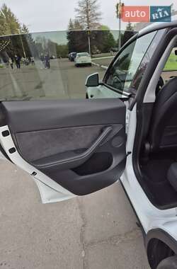 Внедорожник / Кроссовер Tesla Model Y 2023 в 