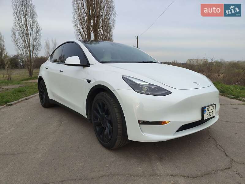 Tesla Model Y 2023