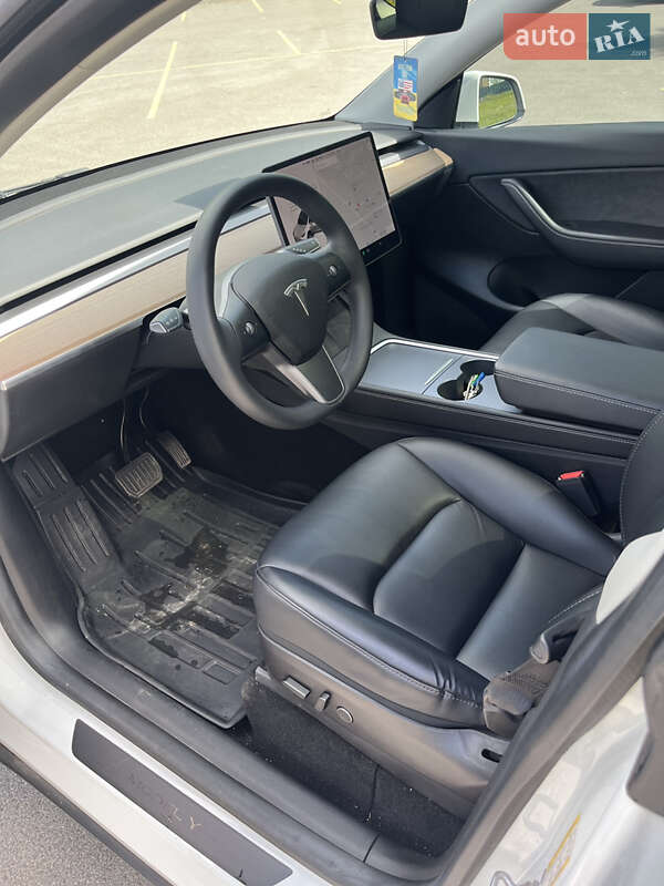 Внедорожник / Кроссовер Tesla Model Y 2021 в Чернигове