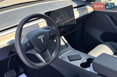 Позашляховик / Кросовер Tesla Model Y 2024 в 