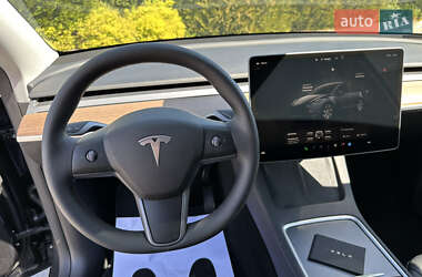 Позашляховик / Кросовер Tesla Model Y 2024 в 