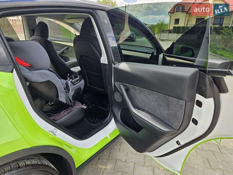 Позашляховик / Кросовер Tesla Model Y 2023 в Трускавці