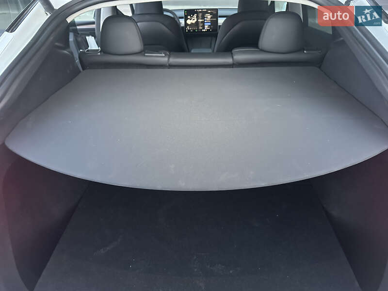 Внедорожник / Кроссовер Tesla Model Y 2023 в Киеве