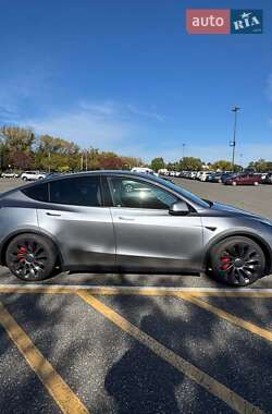Внедорожник / Кроссовер Tesla Model Y 2024 в 