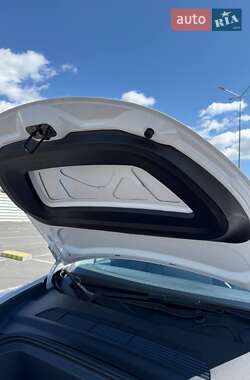Внедорожник / Кроссовер Tesla Model Y 2022 в 