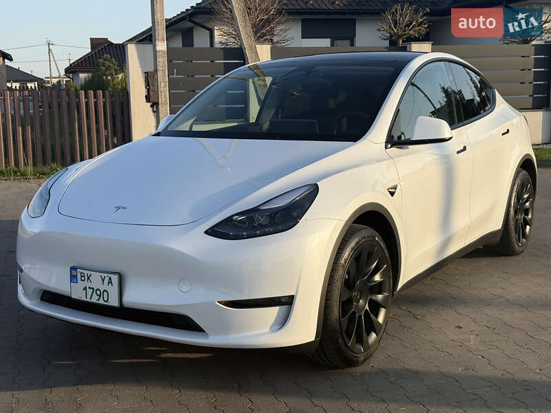 Tesla Model Y 2024