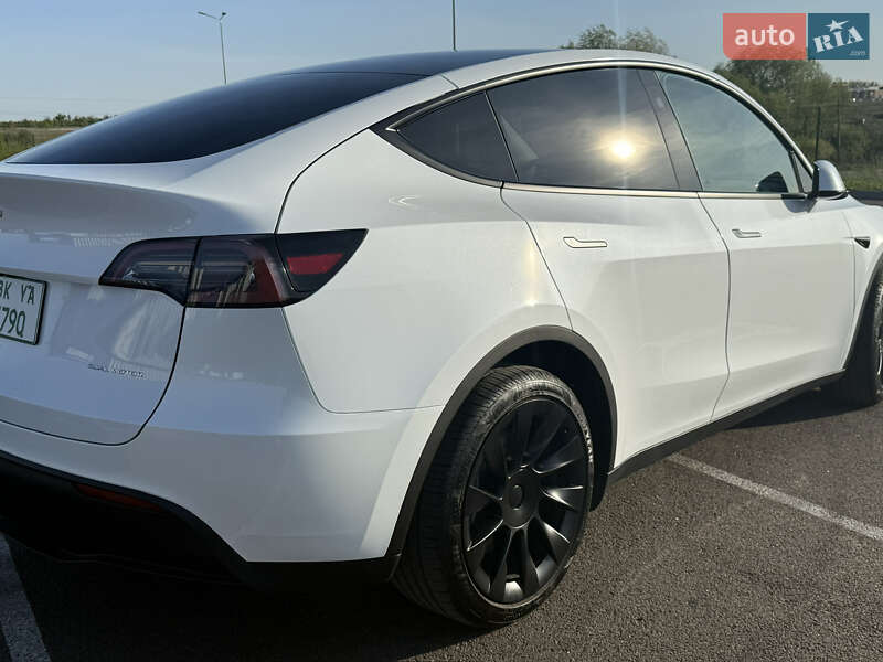 Внедорожник / Кроссовер Tesla Model Y 2024 в Ровно
